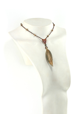 Collier Feuille d'automne en bois de Palo Santo