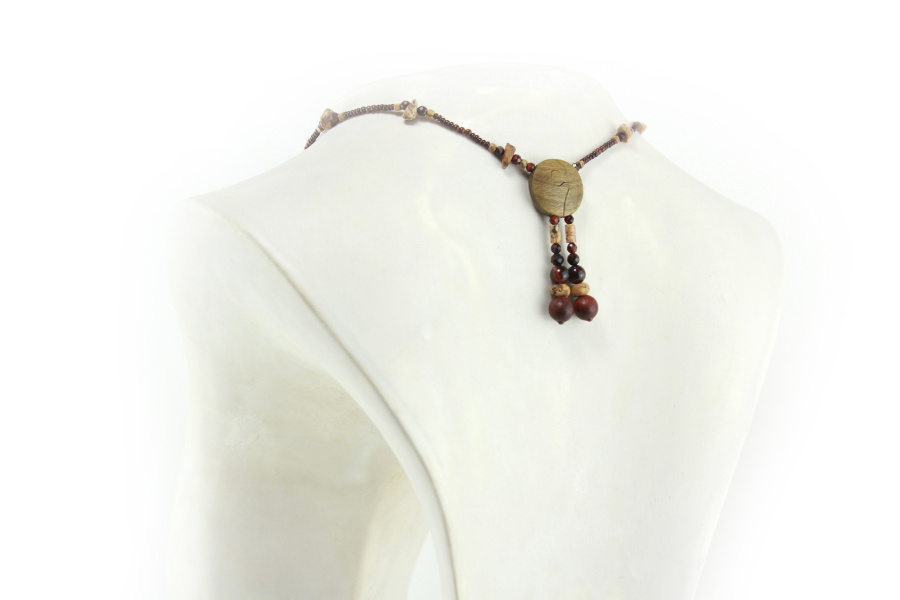 Collana di foglie d'autunno in legno di Palo Santo