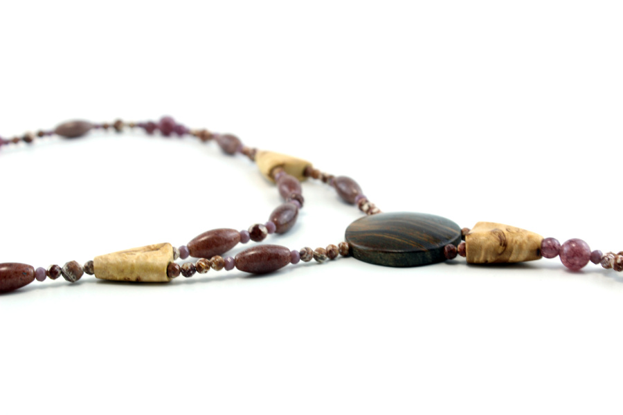 Collier haute couture en bois sculpté