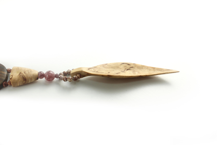 Collier haute couture en bois sculpté