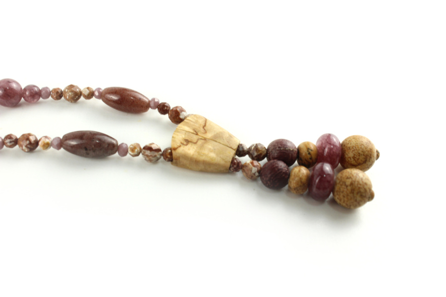 Collier haute couture en bois sculpté