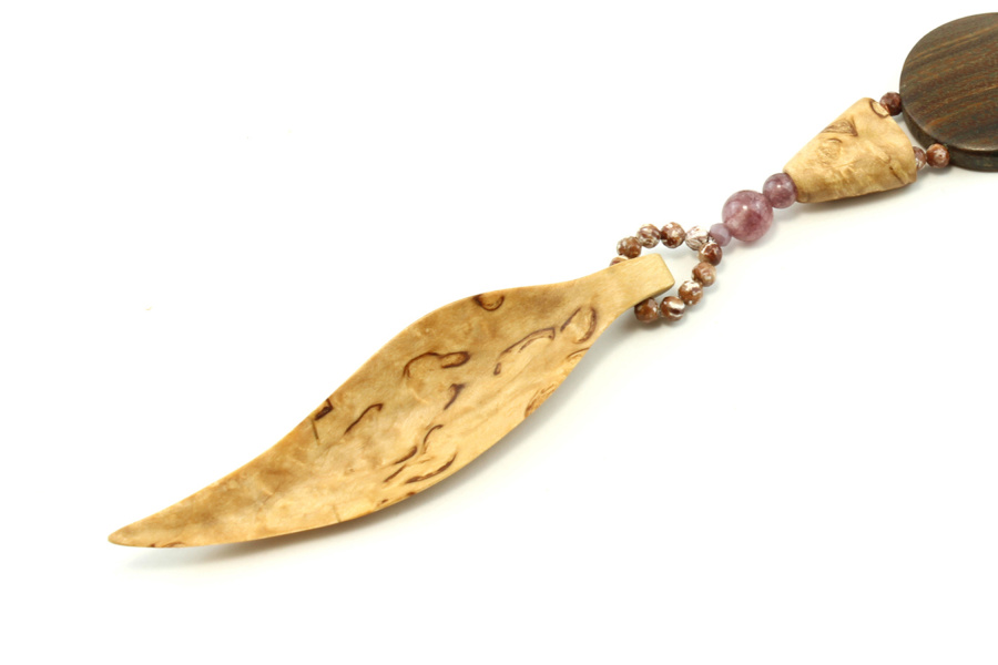 Collier haute couture en bois sculpté