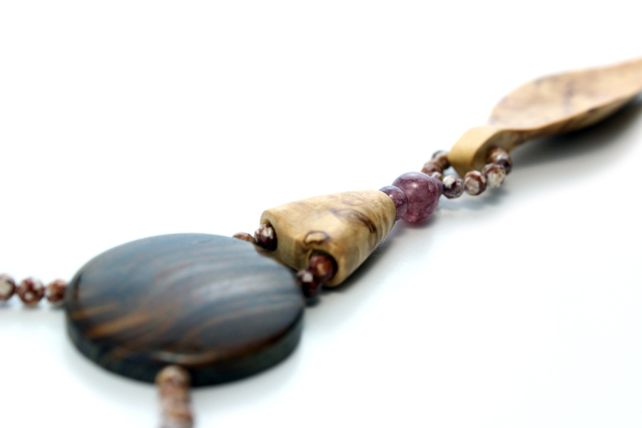 Collier haute couture en bois sculpté