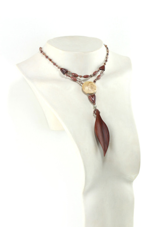 Collier Princesse en bois de Violette sculpté