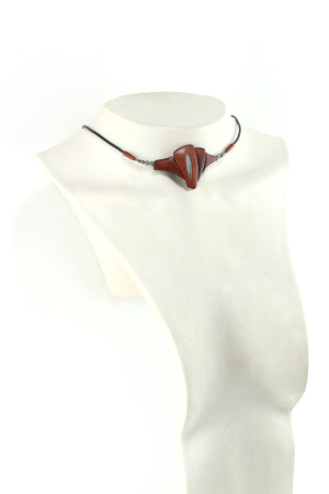 Collier Sanctuaire du féminin en bois de Padouk