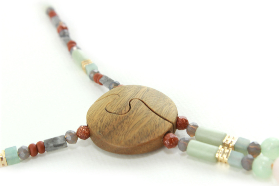 Collar gargantilla de madera de Palo Santo y Morganita