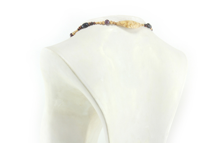 Collier cravate perles et bois