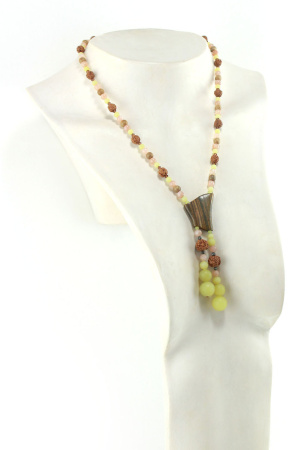 Collier en bois de Palo Santo avec perles en calcite, chic et spirituel.