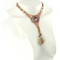 Collier antique en Bois de Rose Africain et perles naturelles de Jaspe