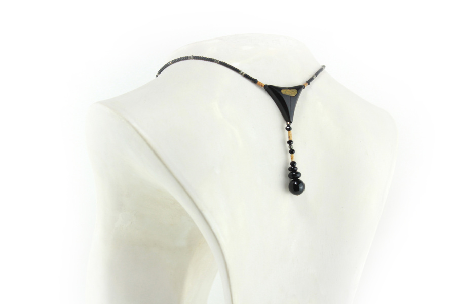 Collar de madera de ébano natural y perlas naturales