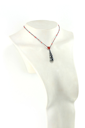 Collier futuriste en bois de Ziricote et perles d'Hématite