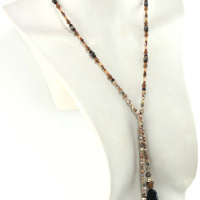 Zeitlose Halskette aus Naturperlen & Obsidiantropfen