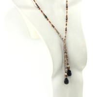 Zeitlose Halskette aus Naturperlen & Obsidiantropfen