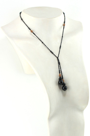 Collar ritual de lazo con cuentas de obsidiana