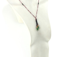 Collier lariat en perles dOnyx et accents verts, bijou fait main élégant.