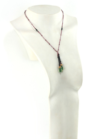 Collier lariat en perles dOnyx et accents verts, bijou fait main élégant.