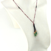 Collier lariat en perles dOnyx et accents verts, bijou fait main élégant.