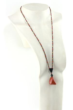 Collier lavallière unique en jaspe naturel et bois débène, fait main avec soin.