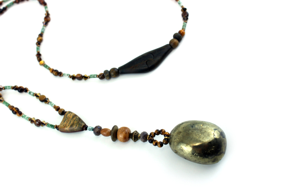 Collar lavallière de piedra calcopirita