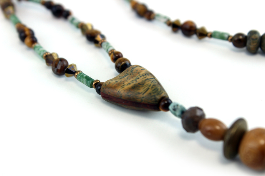 Collar lavallière de piedra calcopirita