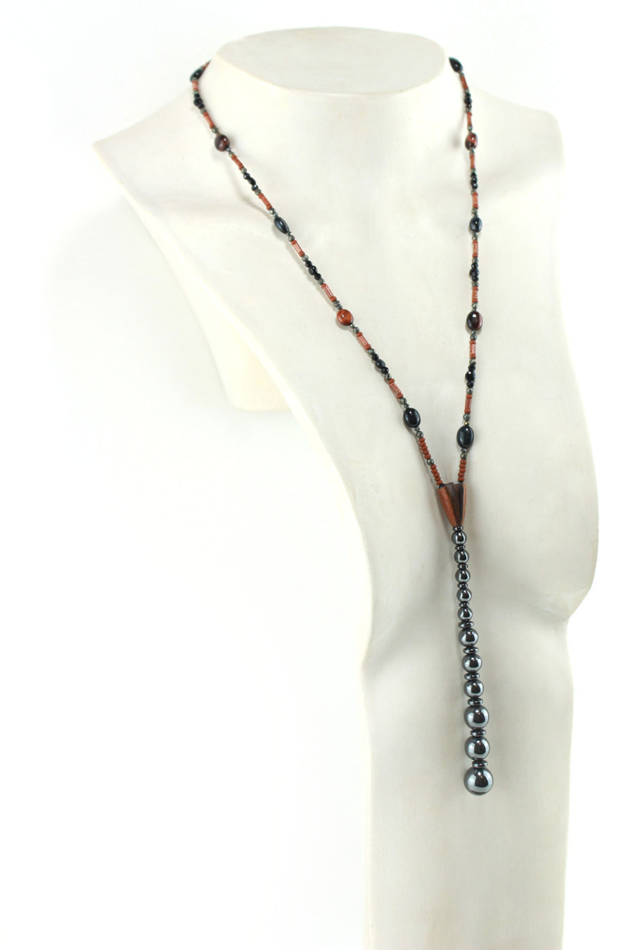 Collar lavallière étnico de madera exótica con cuentas de hematites