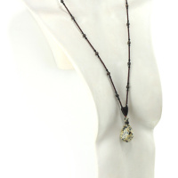 Collier artisanal en bois de Ziricote avec pendentif en jaspe, bijou unique fait main.