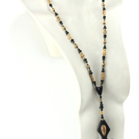 Collier lavallière Yogi en bois d'Ebène et de Camphre sculpté et perles naturelles d'Obsidienne