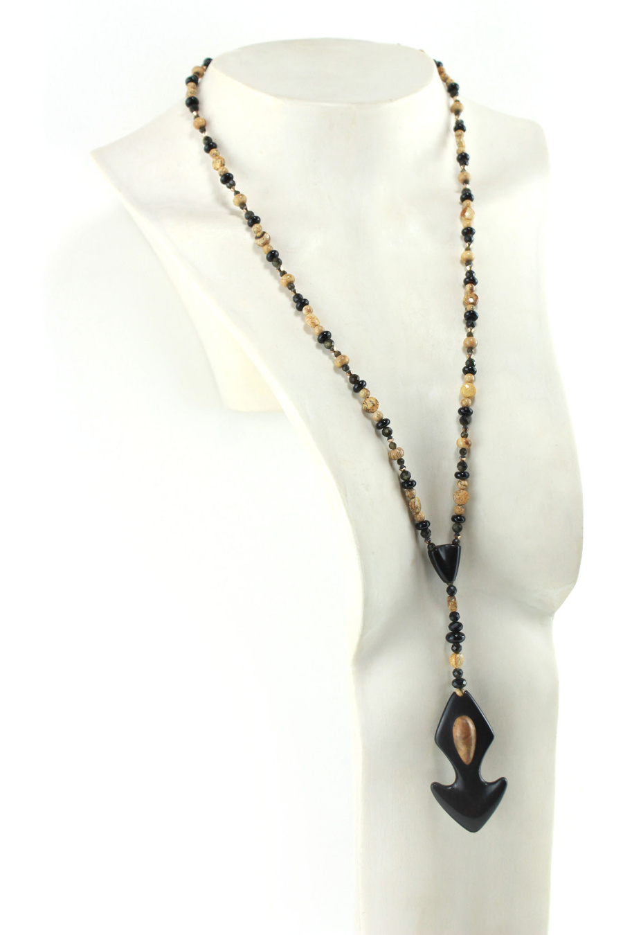 Collar lavaliere Yogi de ébano tallado y madera de alcanfor con cuentas de obsidiana natural