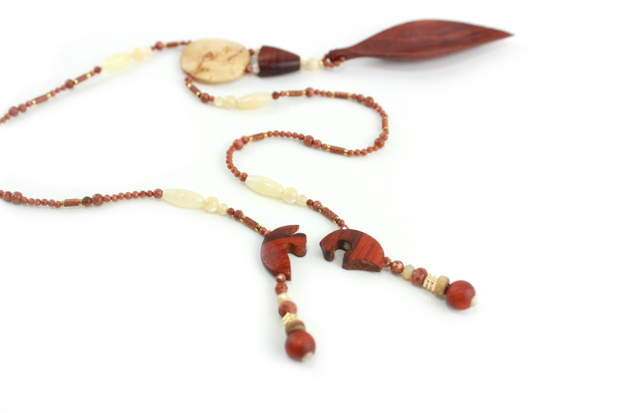 Collier majestueux en bois de Padouk