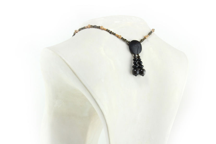 Collier princesse en Ebène de Madagascar intense
