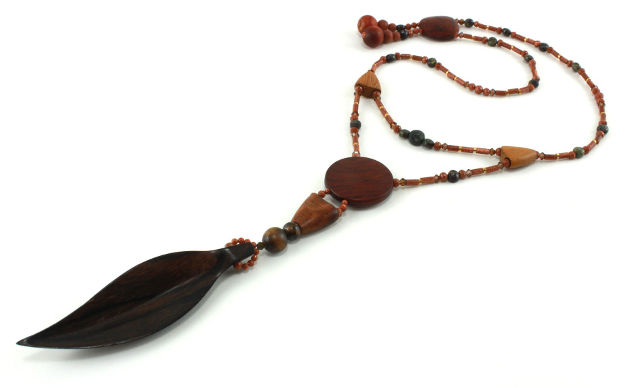 Collier princesse en bois sculpté & perles naturelles