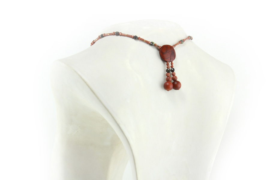 Collier princesse en bois sculpté & perles naturelles