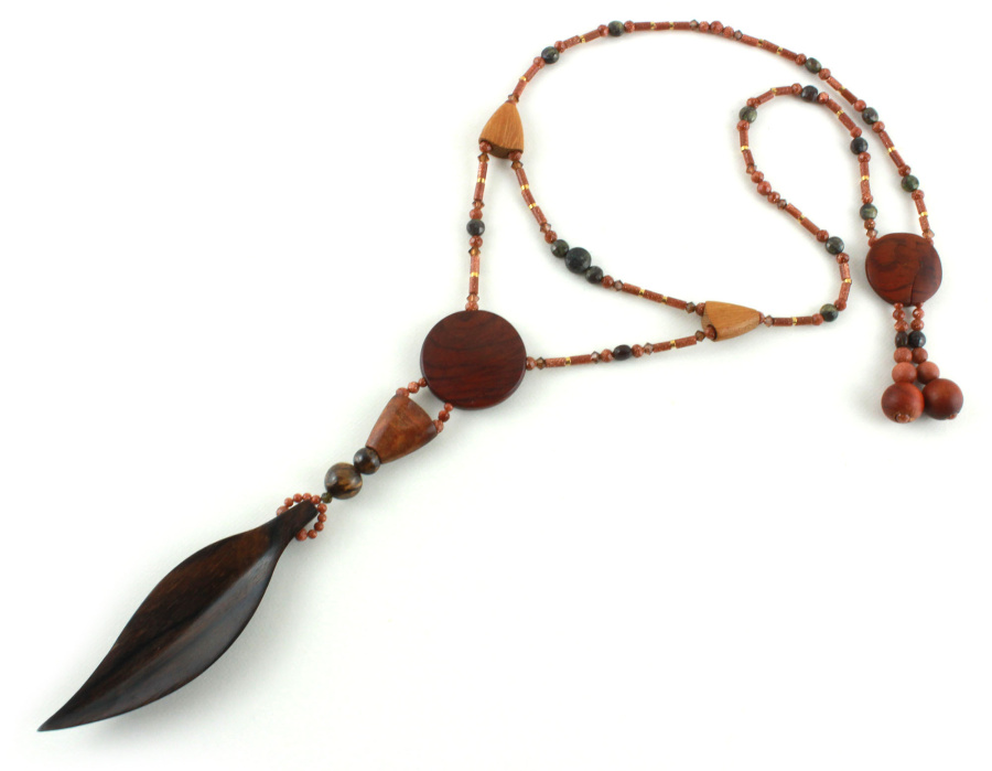 Collier princesse en bois sculpté & perles naturelles