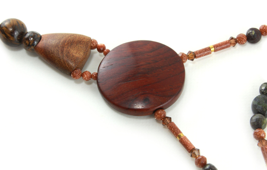 Collier princesse en bois sculpté & perles naturelles