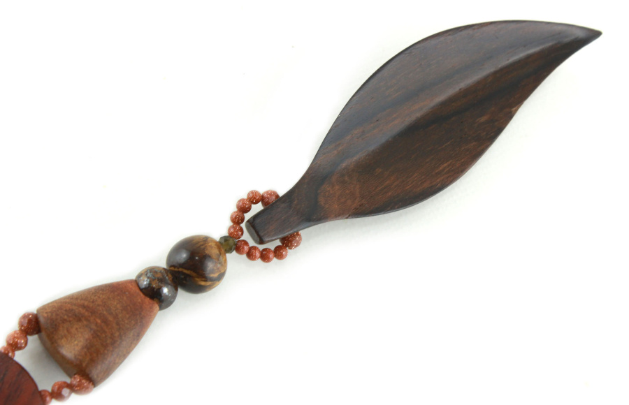 Collier princesse en bois sculpté & perles naturelles