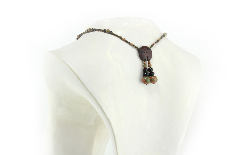 Schlichte Prinzessinnen-Halskette aus exotischem Holz