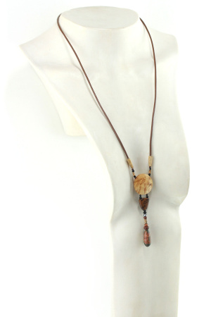 Collier sautoir en bois de Bouleau Madré sculpté & Picasso