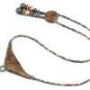 Collier talisman en bois et métal