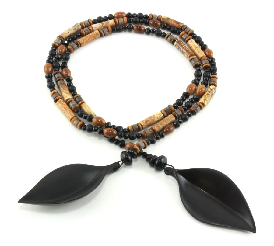 Collier talisman double feuille en Ébène de Macassar – Bijou fait main
