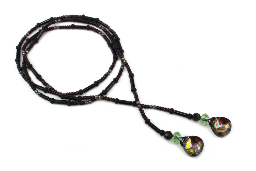 Lariat aux reflets de Cristal vert en perles d’Onyx – Élégance Mystique et Intemporelle