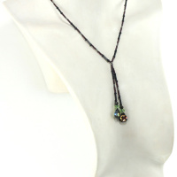 Lariat aux reflets de Cristal vert en perles d'Onyx