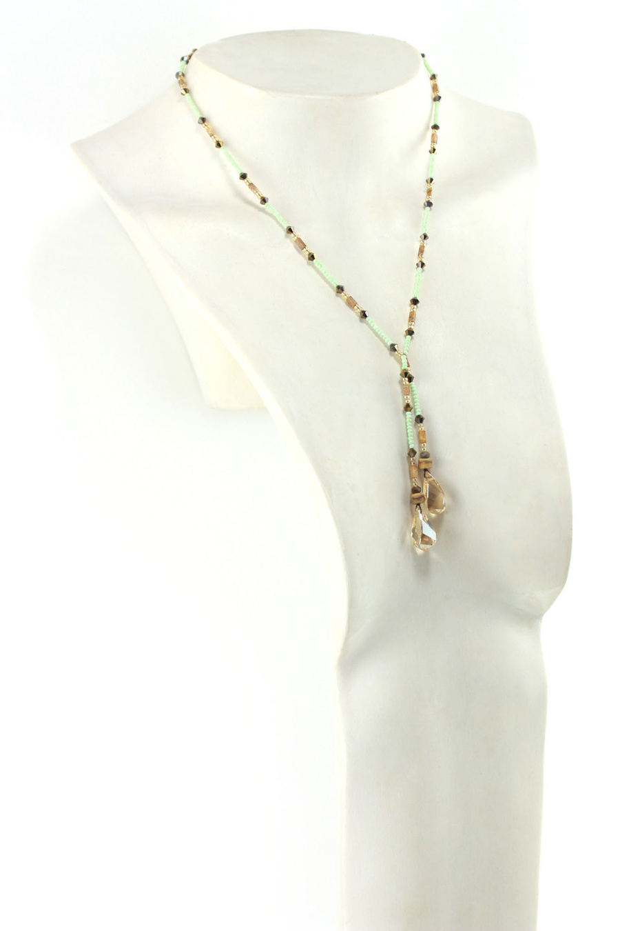 Collar luminoso de perlas y cristales – Un brillo refinado