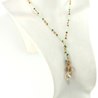 Lśniący naszyjnik z pereł i kryształów – wyrafinowany blask