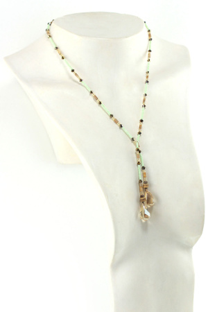 Collar luminoso de perlas y cristales – Un brillo refinado