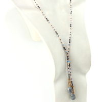 Lariat scintillant en cristal – Élégance et éclats lumineux bleutés