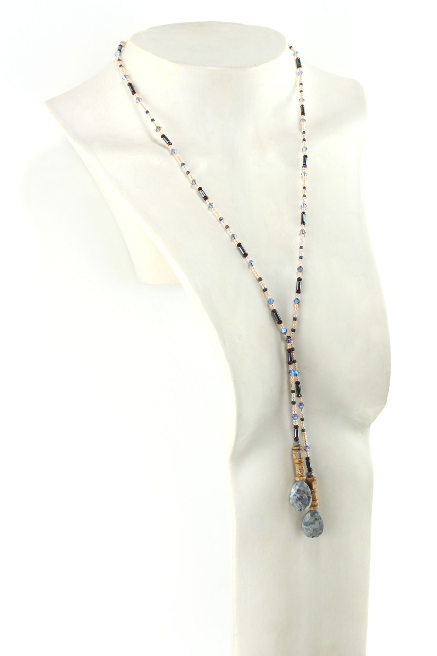 Lariat scintillant en cristal – Élégance et éclats lumineux bleutés