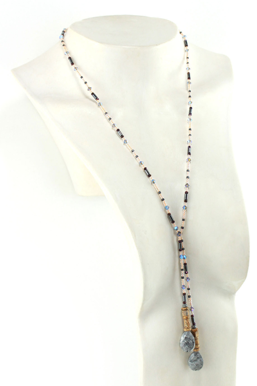 Lariat scintillant en cristal – Élégance et éclats lumineux bleutés