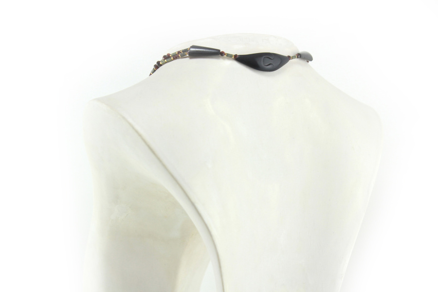 Ras-de-cou artisanal en bois naturel d'Ebène