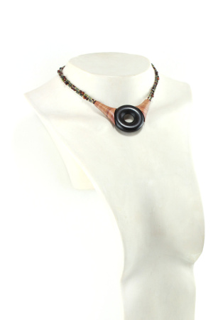 Ras-de-cou artisanal en bois naturel d'Ebène