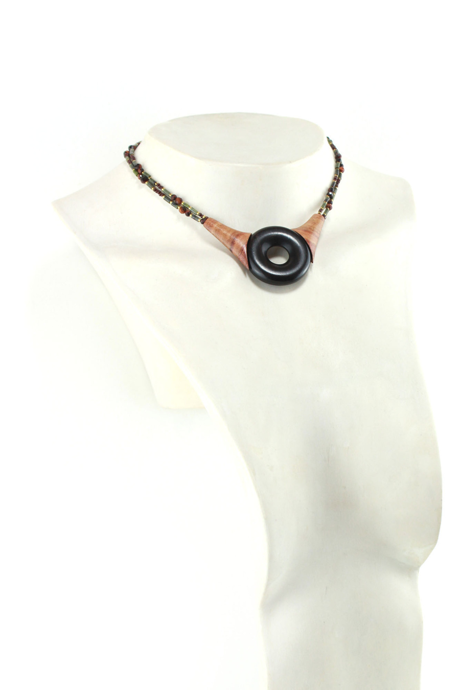 Ras-de-cou artisanal en bois naturel d'Ebène